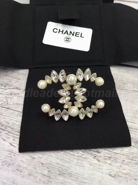 Chanel Brooch 70